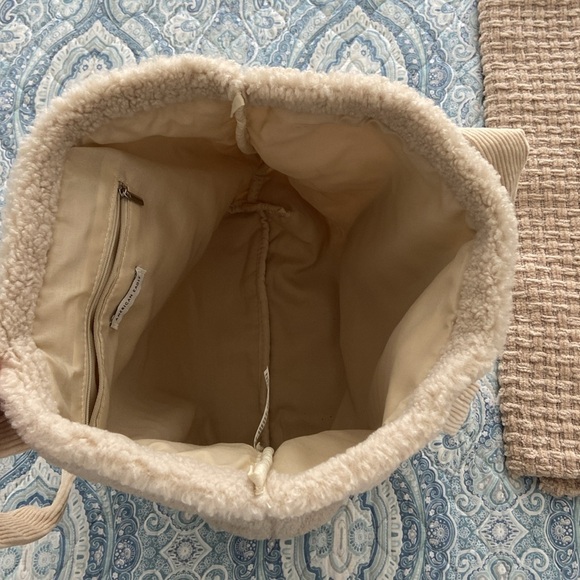 American Eagle Faux Fur Bag - Picture 3 of 5